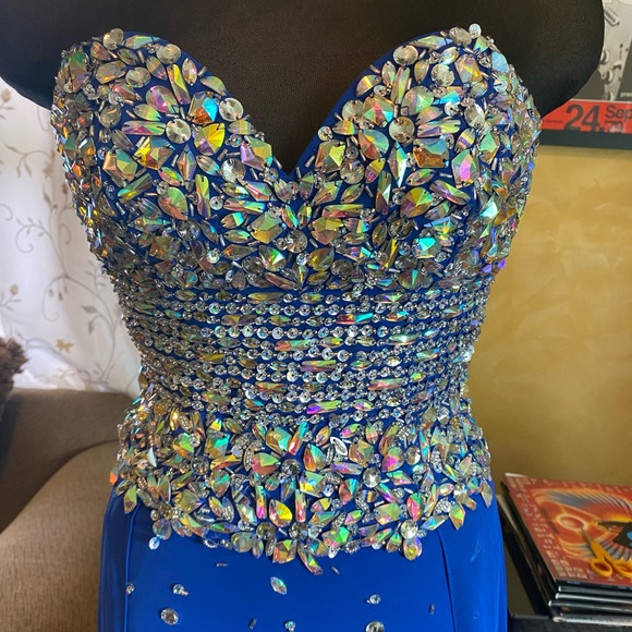 Envious Couture by Karishma Style 15211 Size 0 - Picture 2 of 10